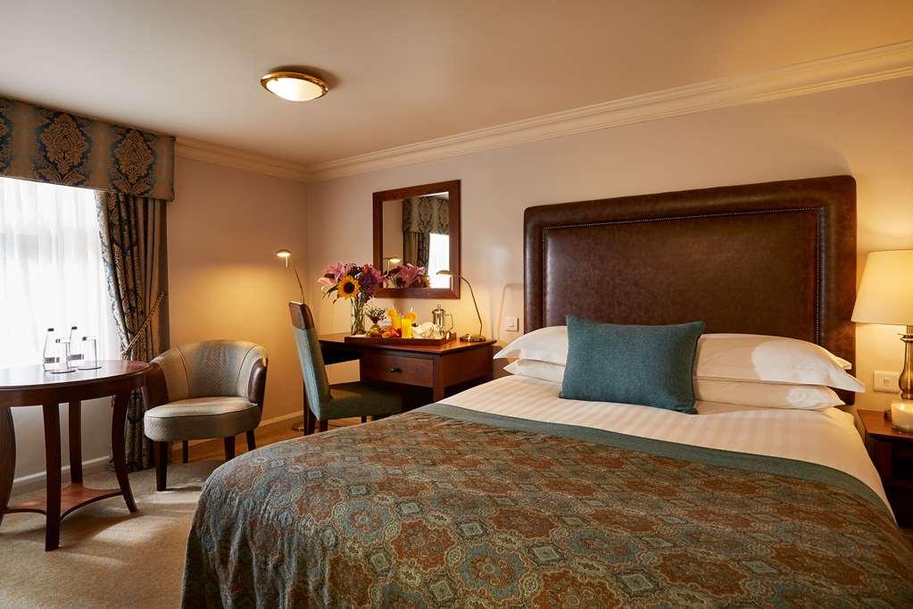 Macdonald Alveston Manor Hotel & Spa Стратфорд на Ейвън Стая снимка