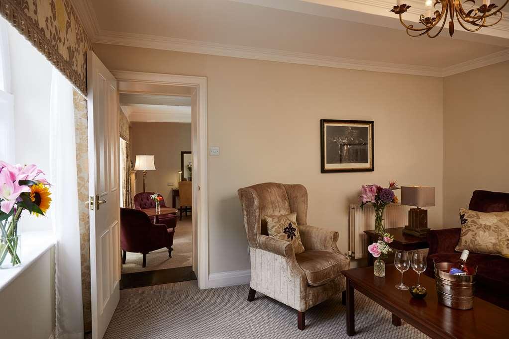 Macdonald Alveston Manor Hotel & Spa Стратфорд на Ейвън Стая снимка