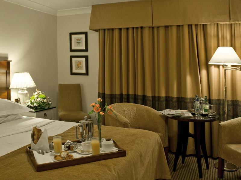 Macdonald Alveston Manor Hotel & Spa Стратфорд на Ейвън Екстериор снимка